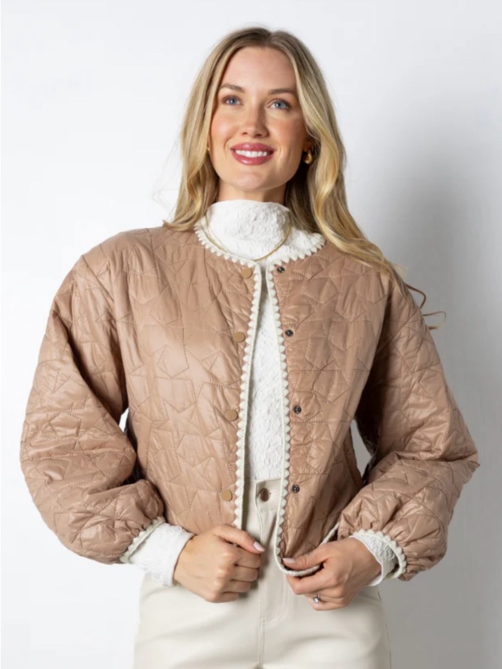 &merci Quilted Cropped Jacket in Taupe